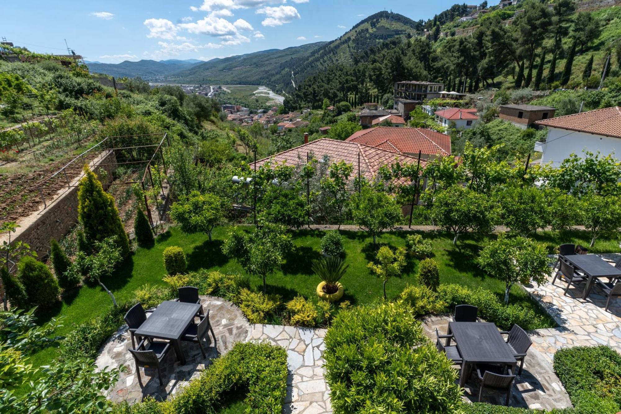 Guesthouse Emiljano Berat Zewnętrze zdjęcie