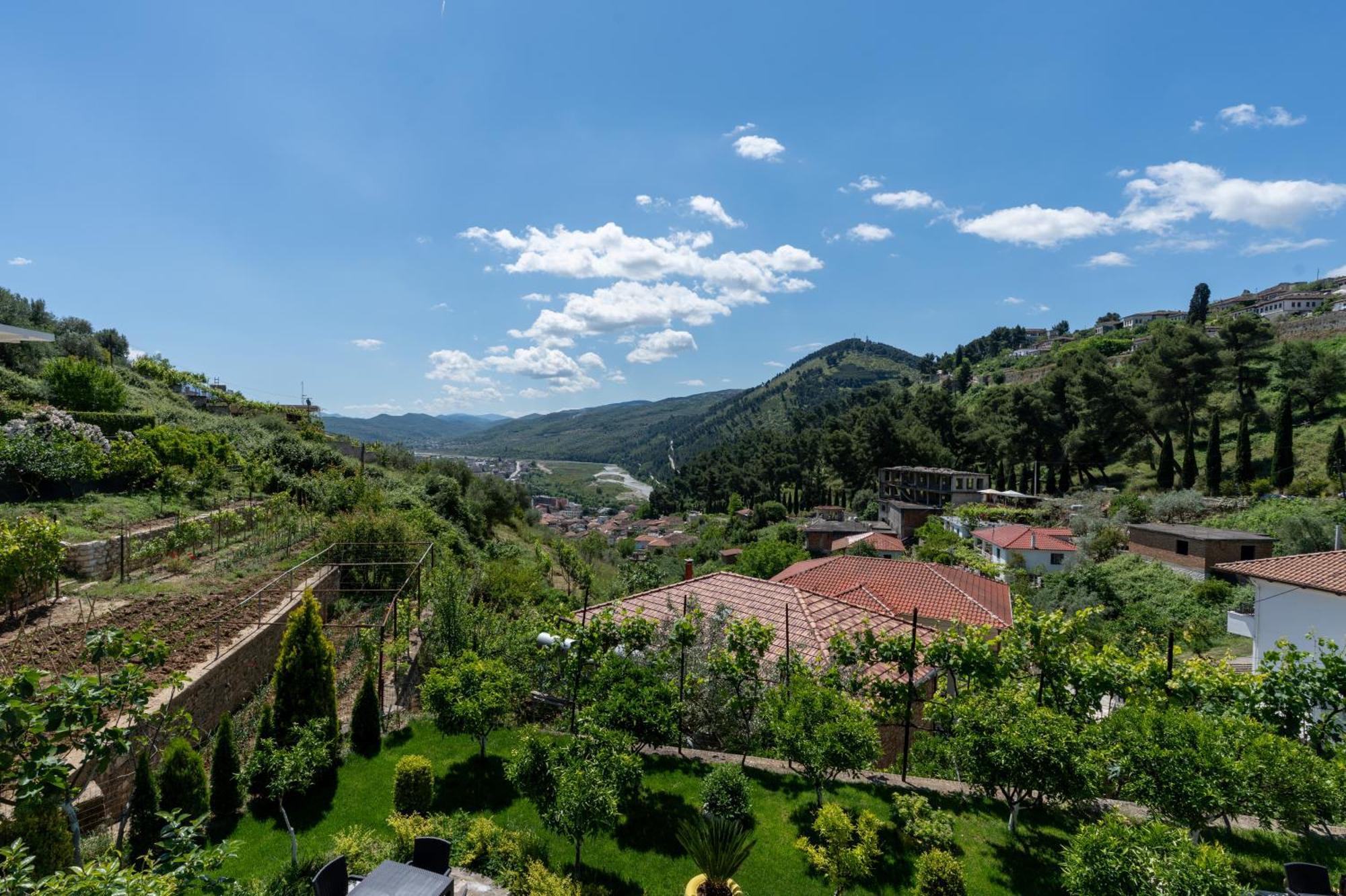 Guesthouse Emiljano Berat Zewnętrze zdjęcie