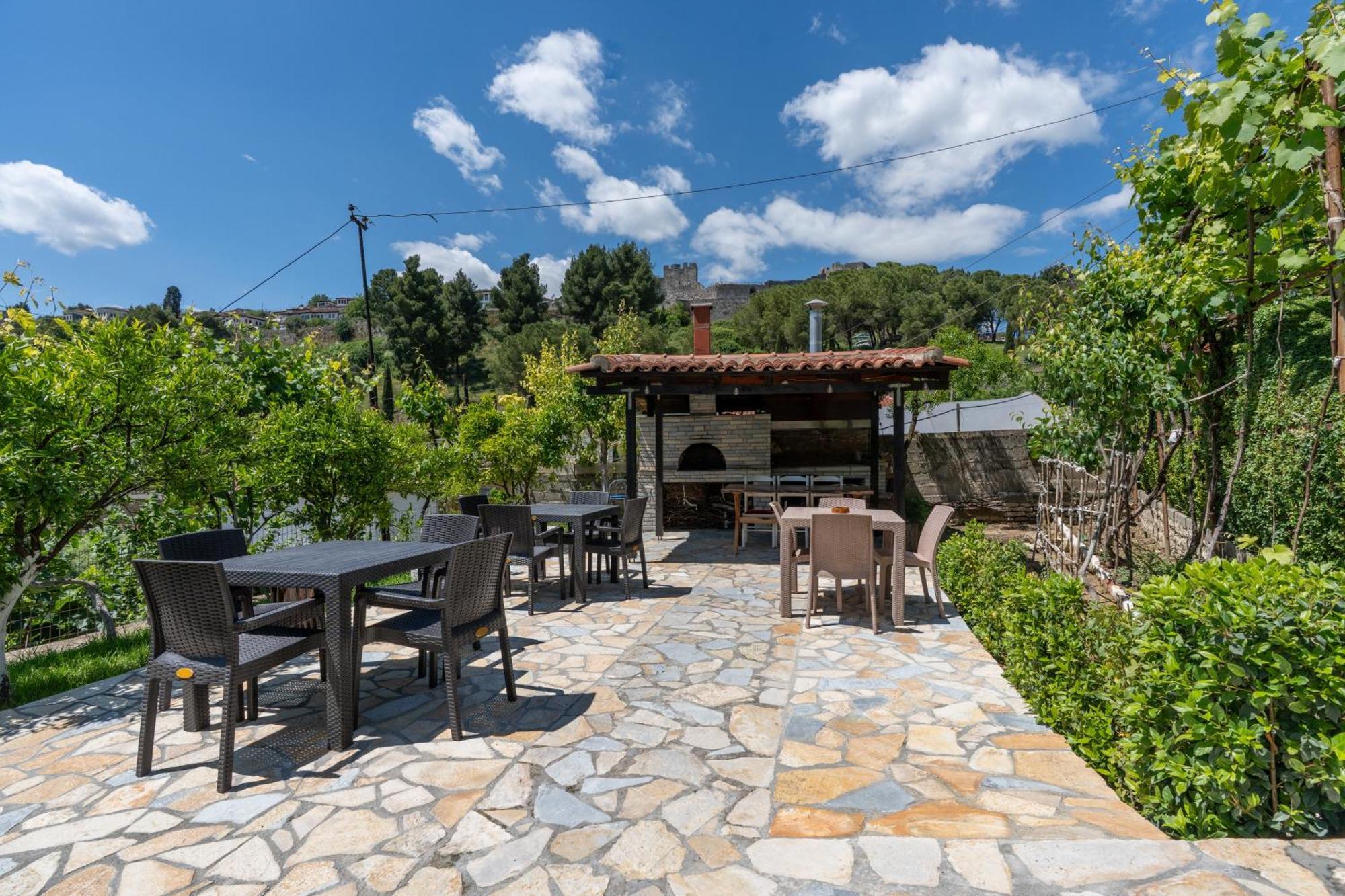 Guesthouse Emiljano Berat Zewnętrze zdjęcie