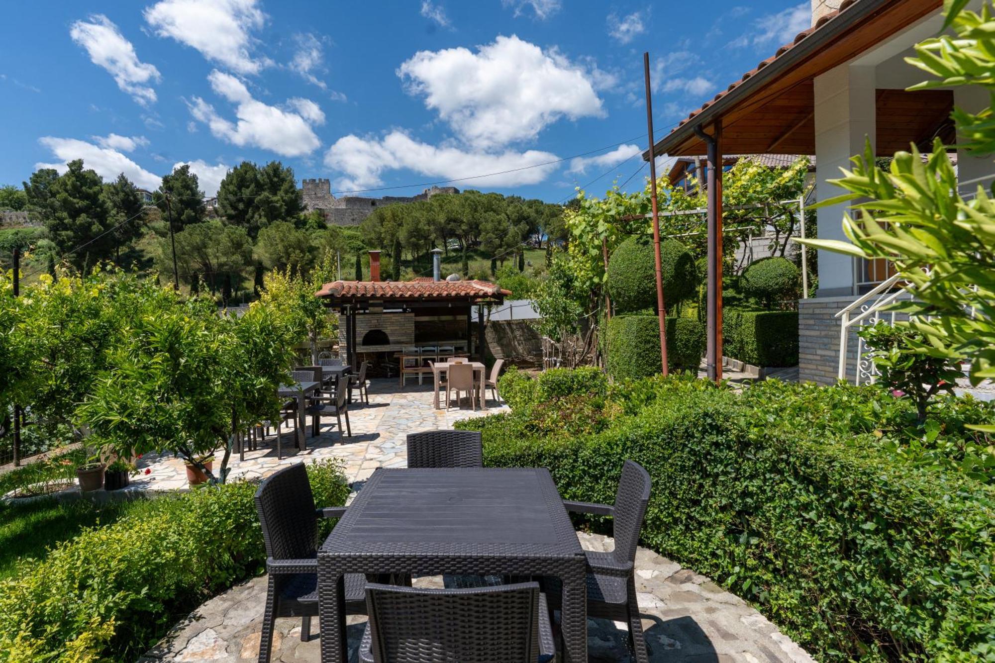 Guesthouse Emiljano Berat Zewnętrze zdjęcie